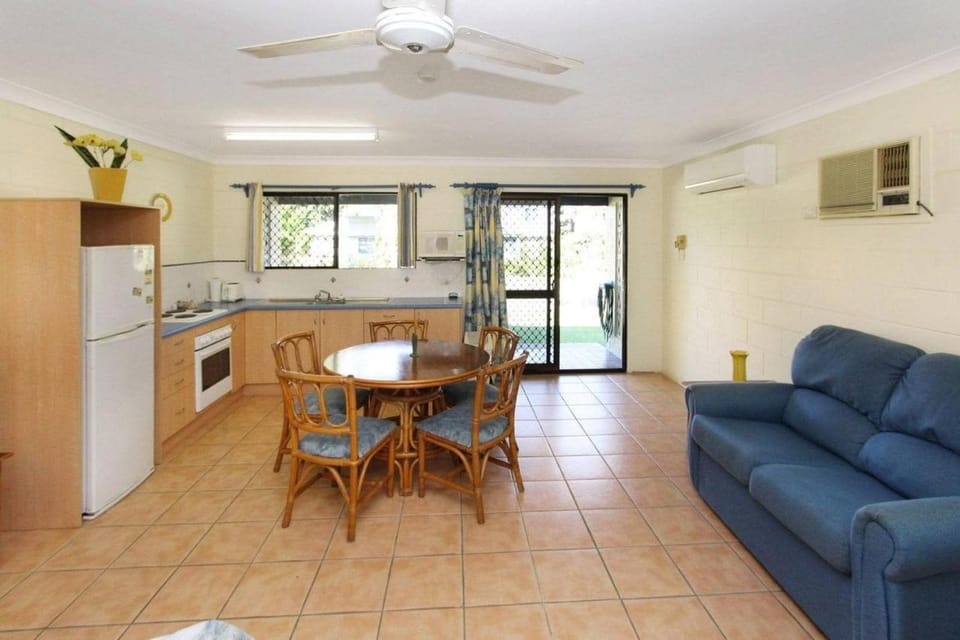 Alma Bay Holiday Unit 1 Apartment in Queensland