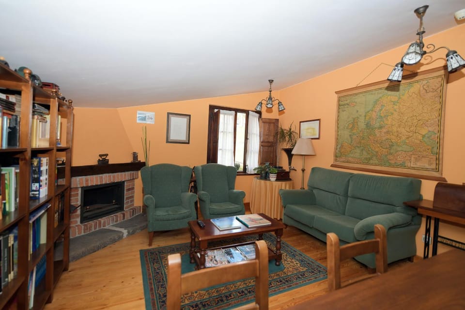 Library, Living room, Seating area