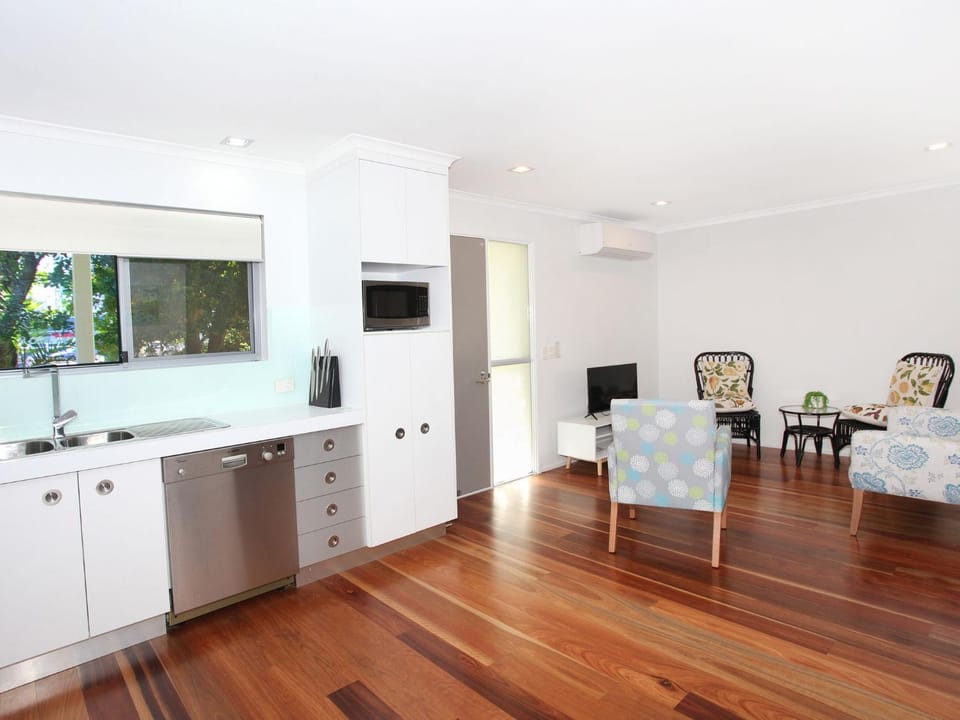 Kitchen or kitchenette, Living room, Seating area