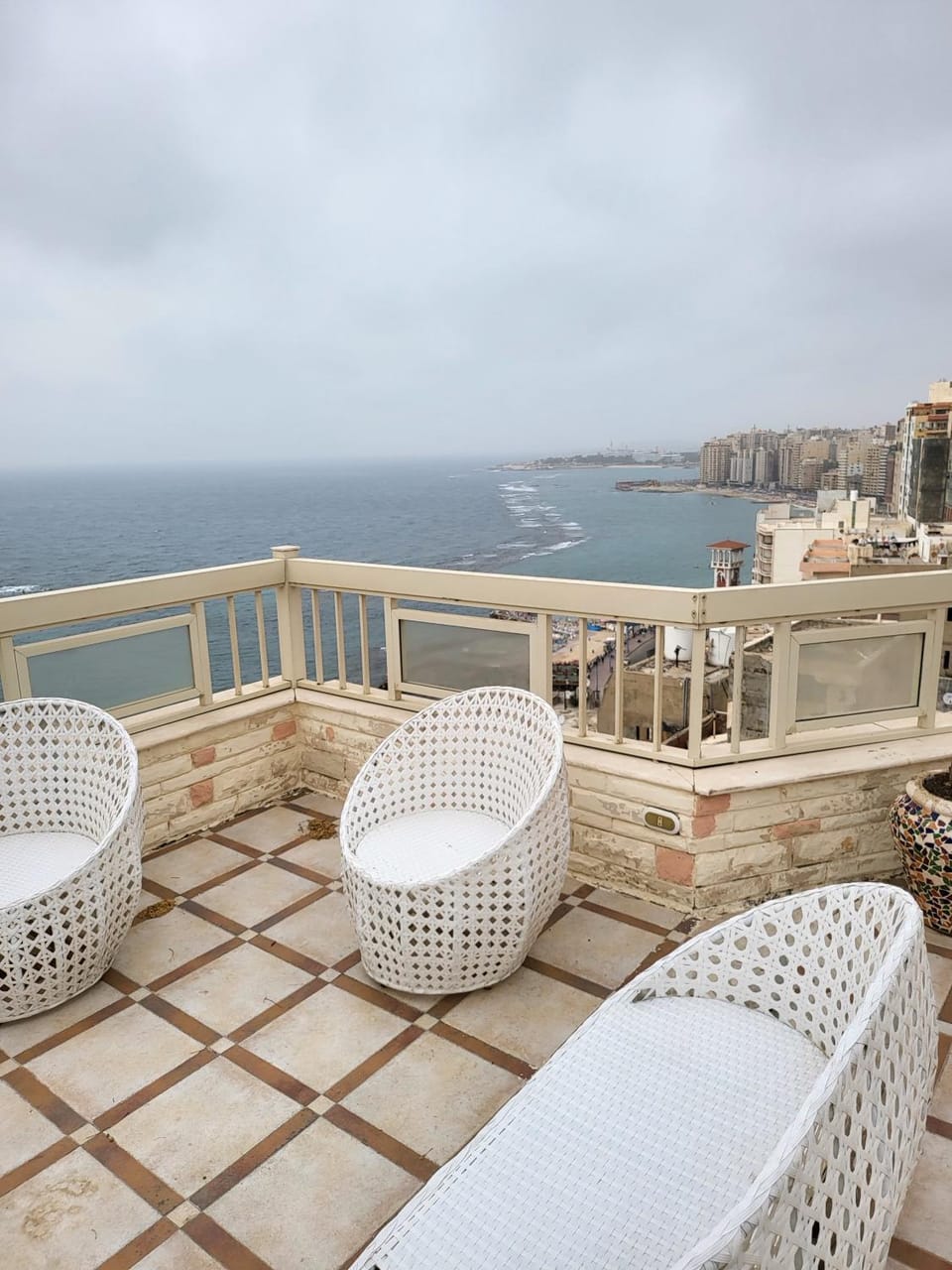 Villas with direct sea views and apartments with partial sea views in Miami, Alexandria, Al Safwa Tower, Apartment in Alexandria