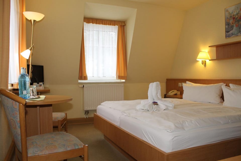 Photo of the whole room, Decorative detail