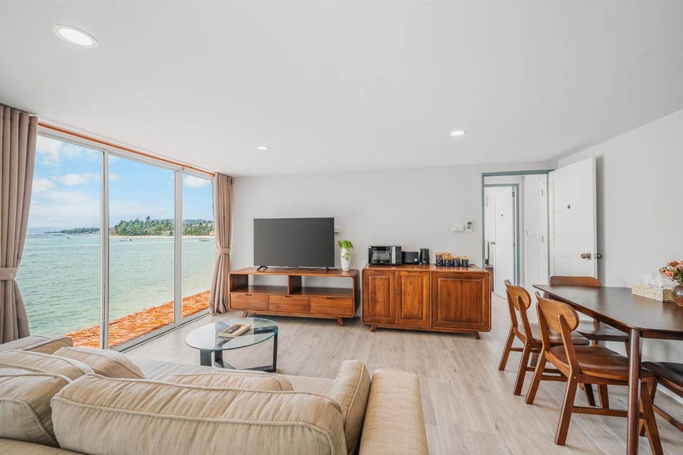 TV and multimedia, Living room, Dining area, Sea view