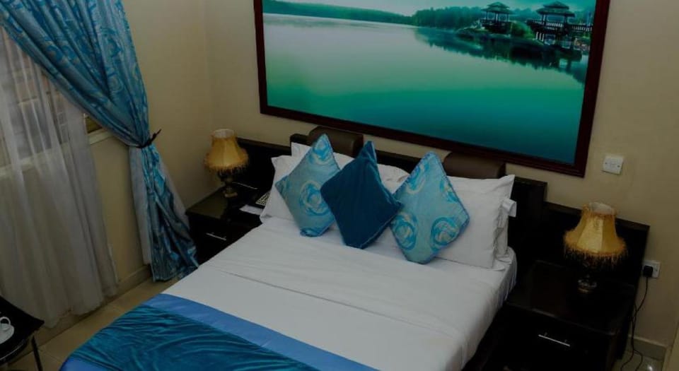 Communal lounge/ TV room, Bed, TV and multimedia, Bedroom