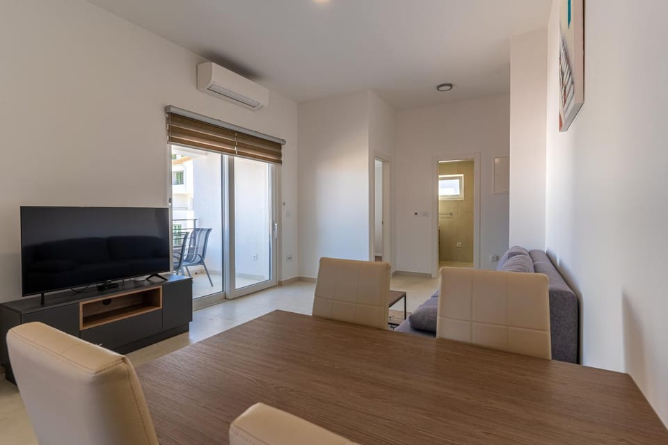 TV and multimedia, Living room, Dining area