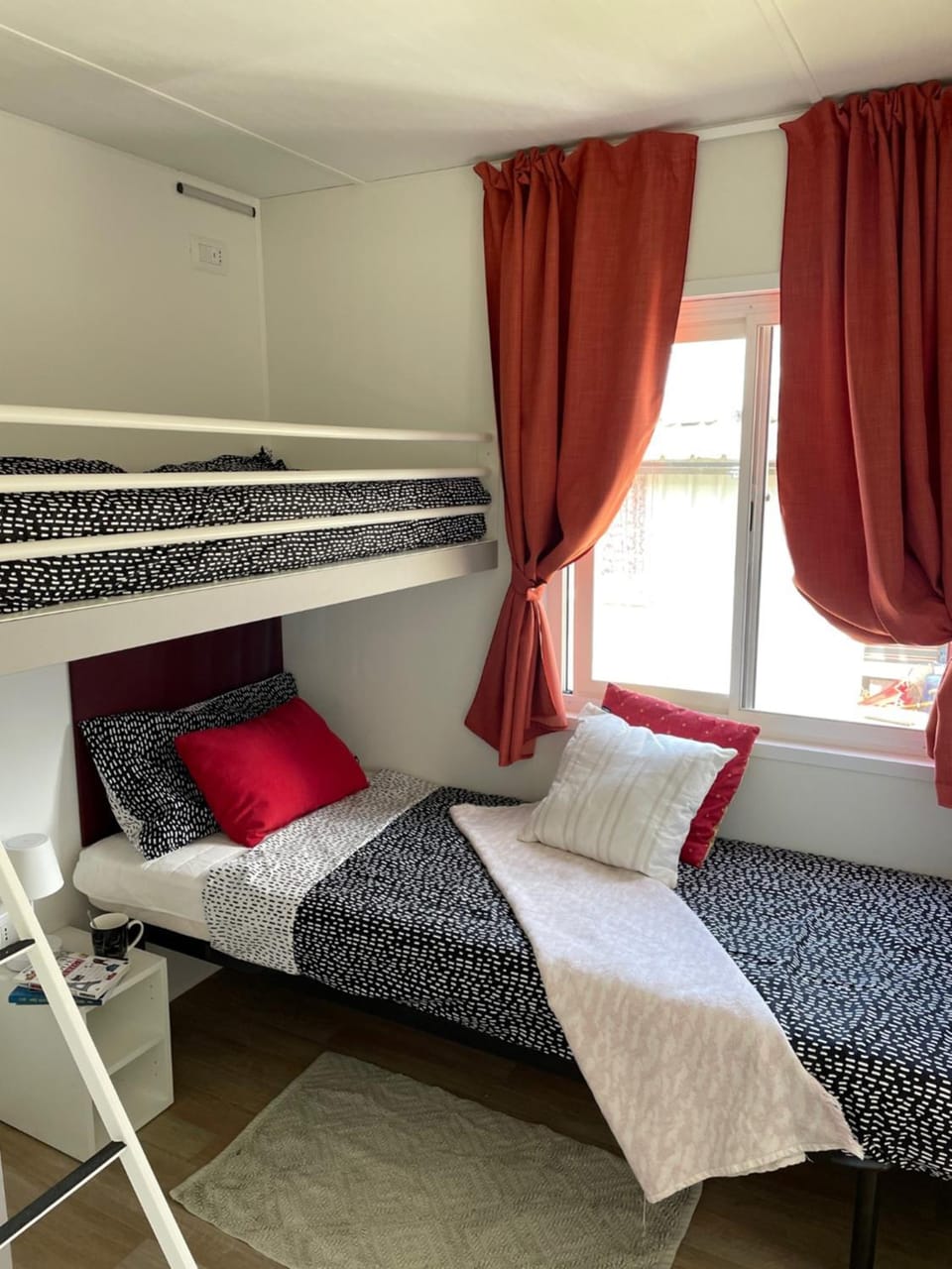 Bungalow Lido di Colico, front lake and city center Campground/ 
RV Resort in Colico