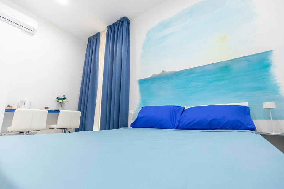 Bed, Photo of the whole room, Bedroom, air conditioner