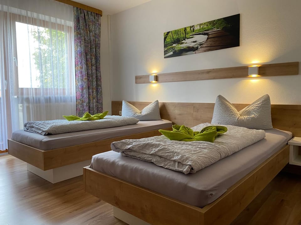 Zur Linde Bed and Breakfast in Straubing-Bogen