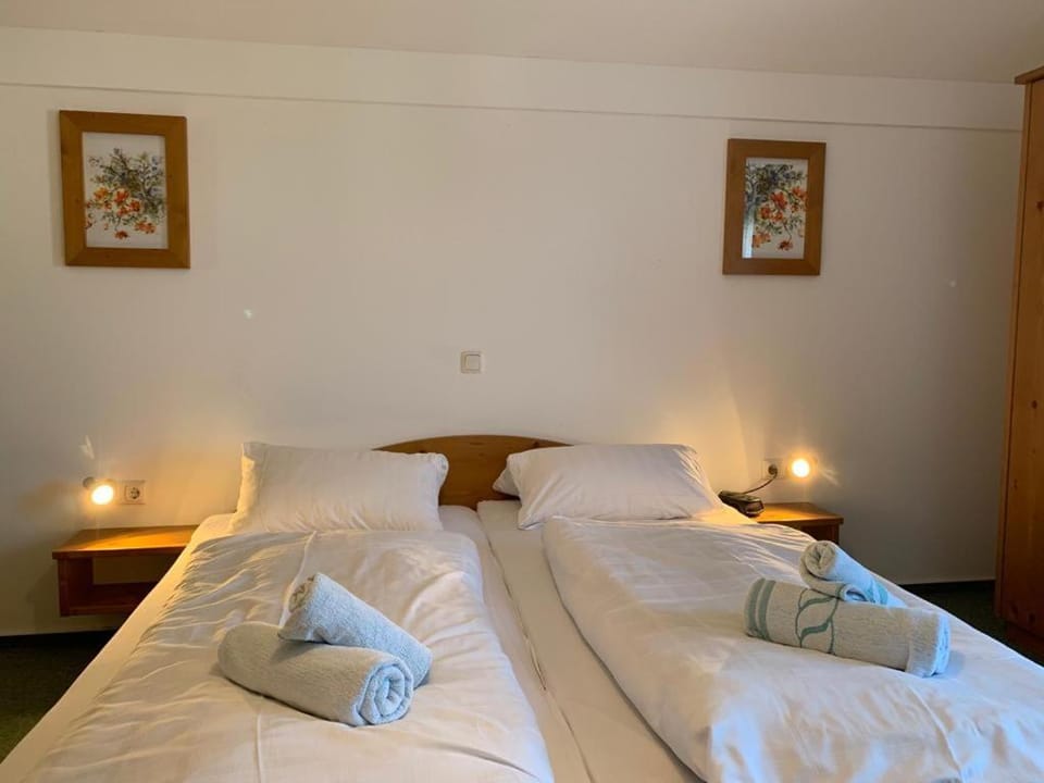 Zur Linde Bed and Breakfast in Straubing-Bogen