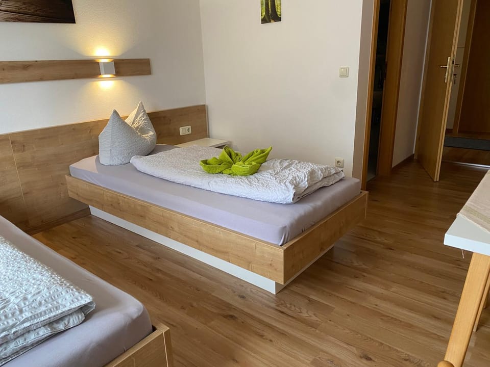 Zur Linde Bed and Breakfast in Straubing-Bogen