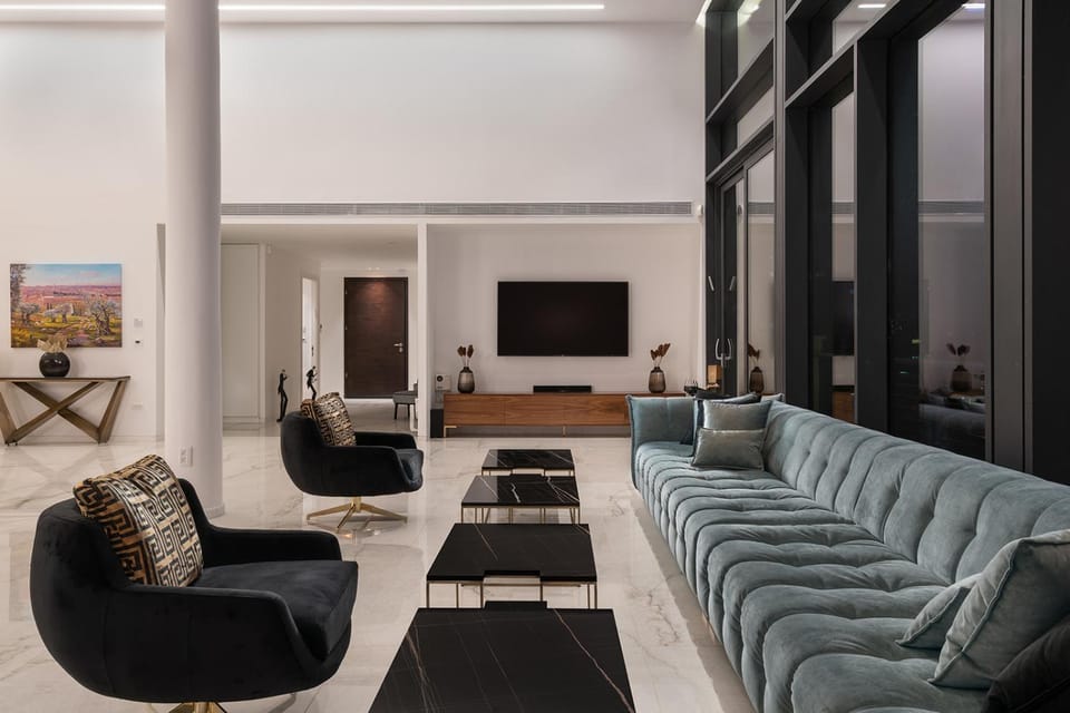 Communal lounge/ TV room