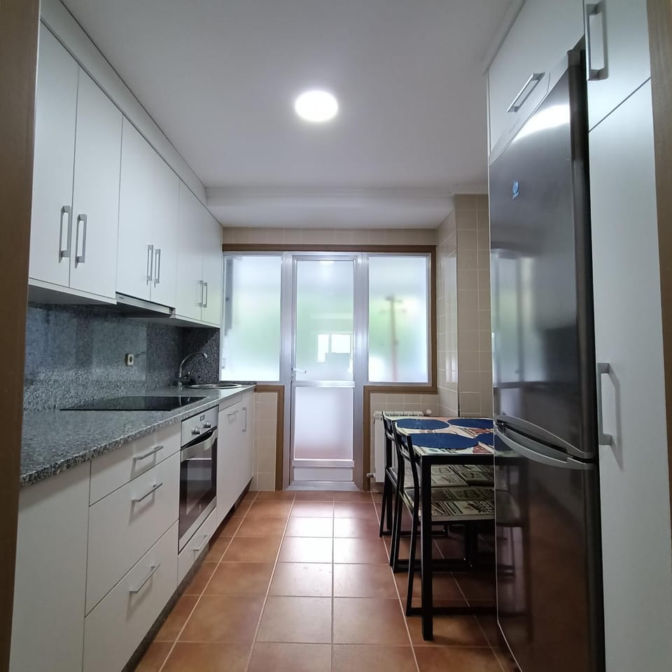 Kitchen or kitchenette, Dining area, dishwasher, minibar, pet friendly, stove