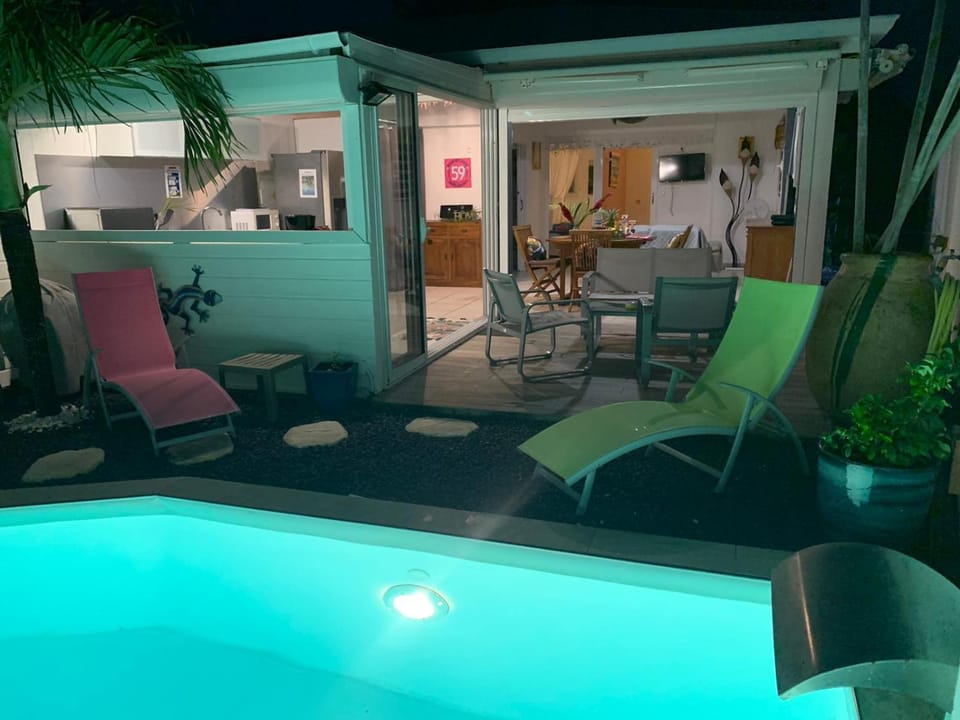 Lounge or bar, Pool view, Swimming pool