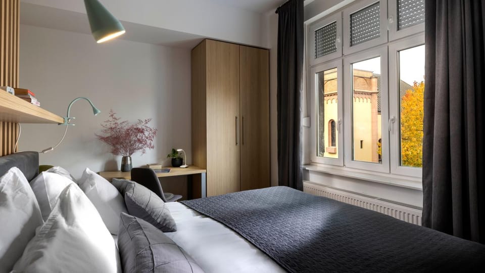 Bed, View (from property/room), Bedroom, City view