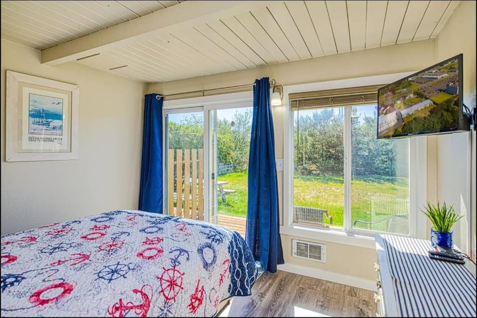 Hear the Surf at Pacific Surf Condo House in Ocean Shores