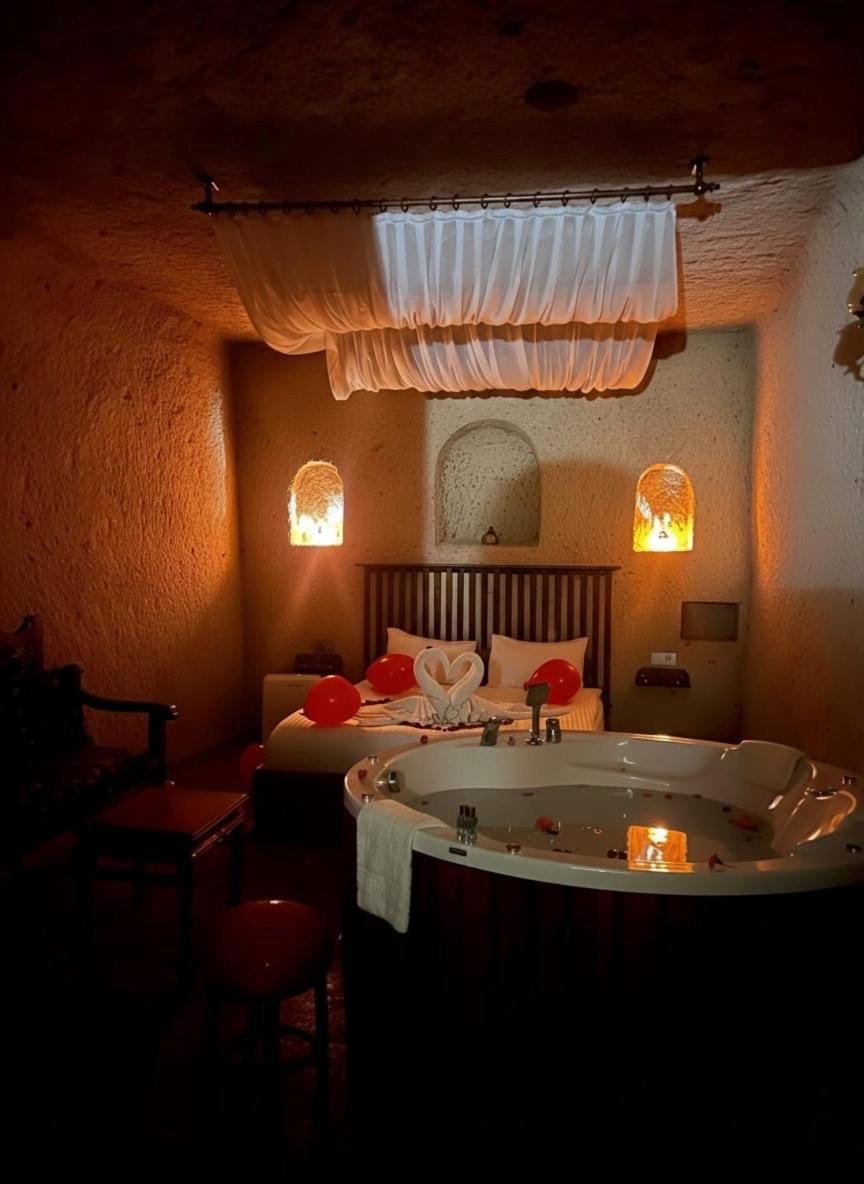 Bed, Living room, Photo of the whole room, Seating area, Bedroom