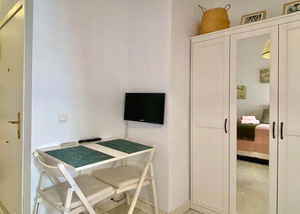 TV and multimedia, hair dresser, wardrobe