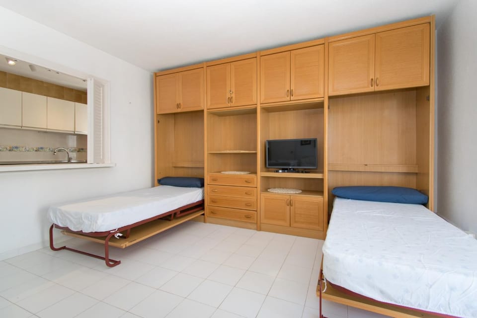 Bed, Living room