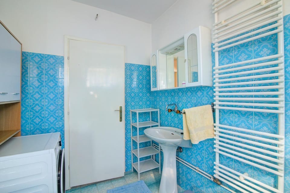 Bathroom, Bath