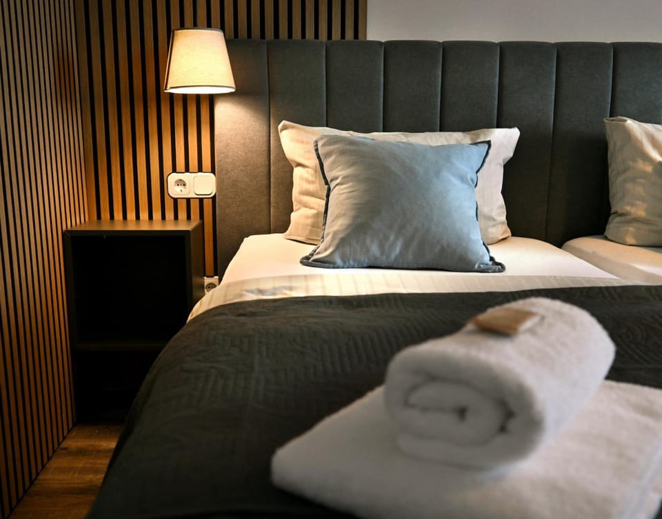 Bed, Photo of the whole room, towels