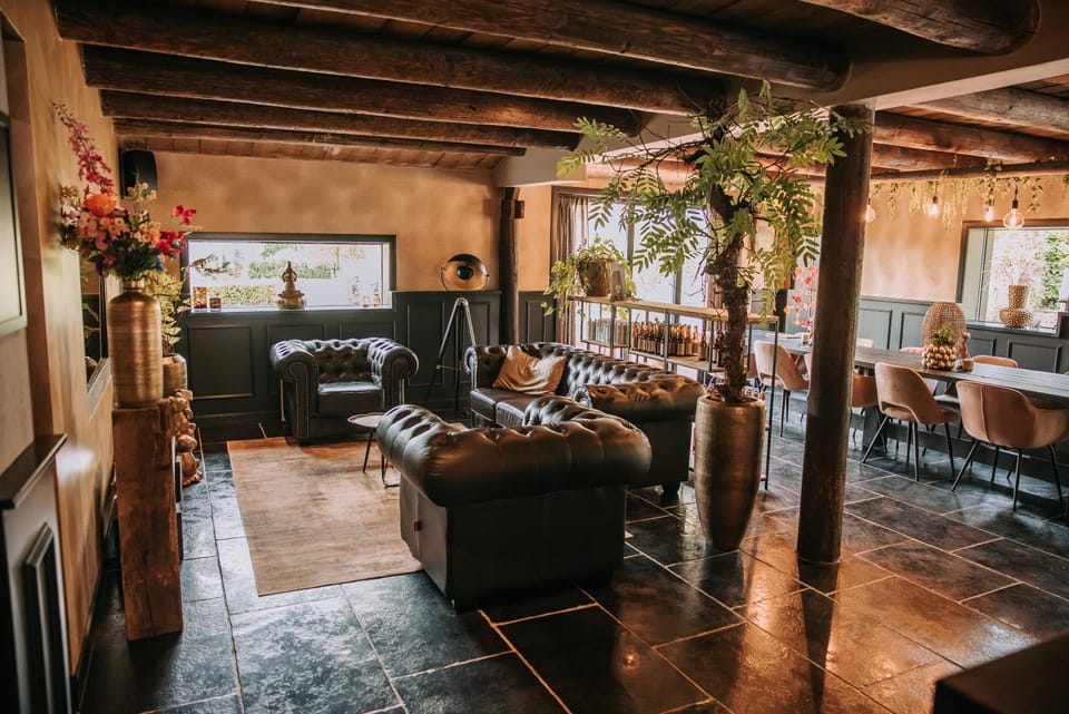 Communal lounge/ TV room, Lounge or bar