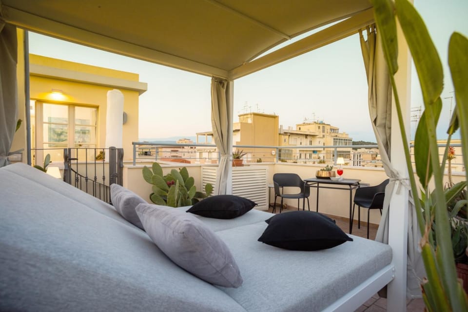 Natural landscape, View (from property/room), Balcony/Terrace, Photo of the whole room, Bedroom, Breakfast