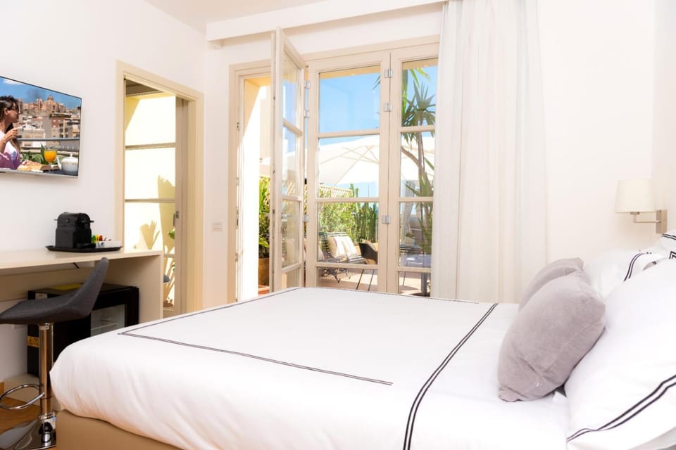 View (from property/room), Balcony/Terrace, Photo of the whole room, Bedroom