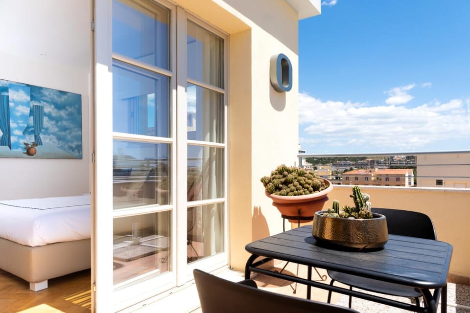 Bed, View (from property/room), Balcony/Terrace, Photo of the whole room, Seating area, Bedroom, Breakfast