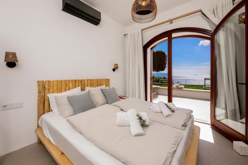 Bed, Photo of the whole room, Bedroom, Sea view