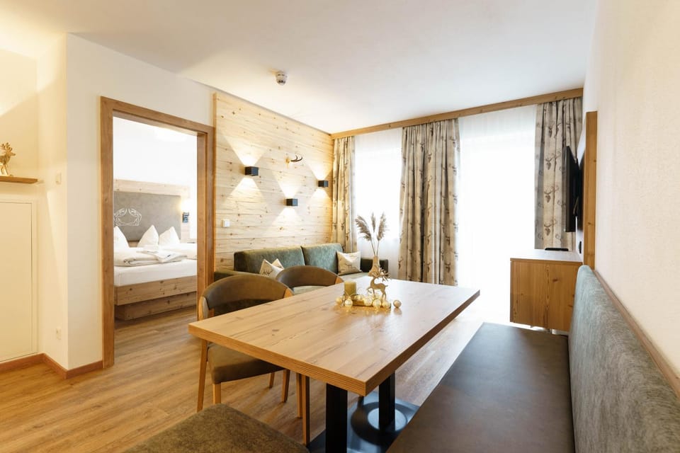 Bed, TV and multimedia, Living room, Seating area, Bedroom