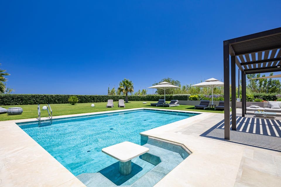 Pool view, Swimming pool, sunbed