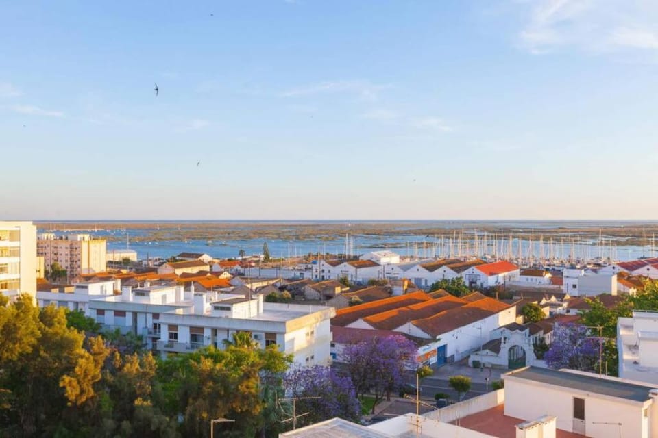 Sunset entre a Ria e o Teatro Apartment in Faro
