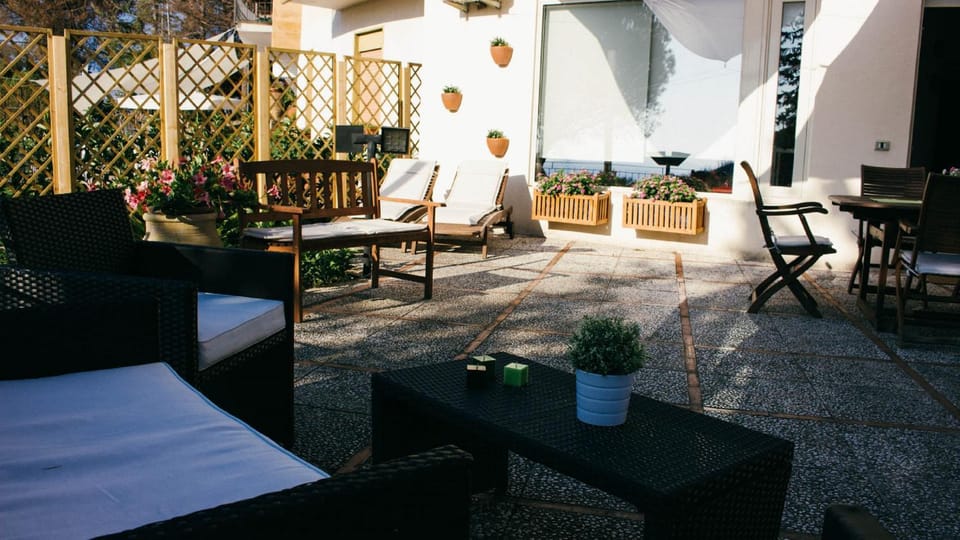 Facade/entrance, Garden, Balcony/Terrace, Garden view