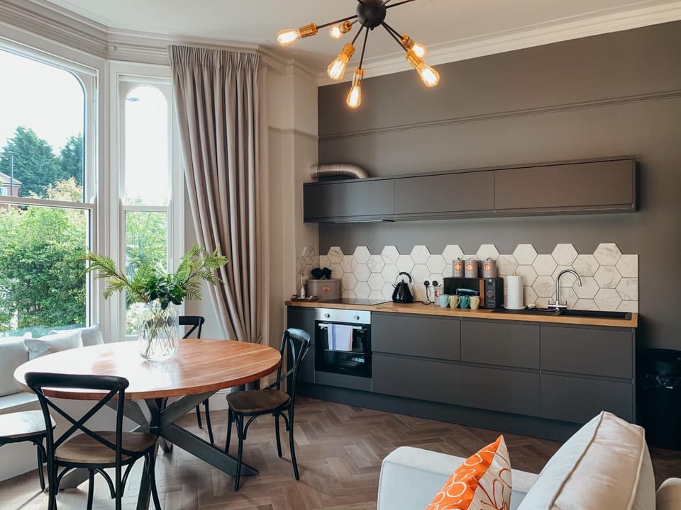 Kitchen or kitchenette, Living room, Seating area, Dining area, minibar