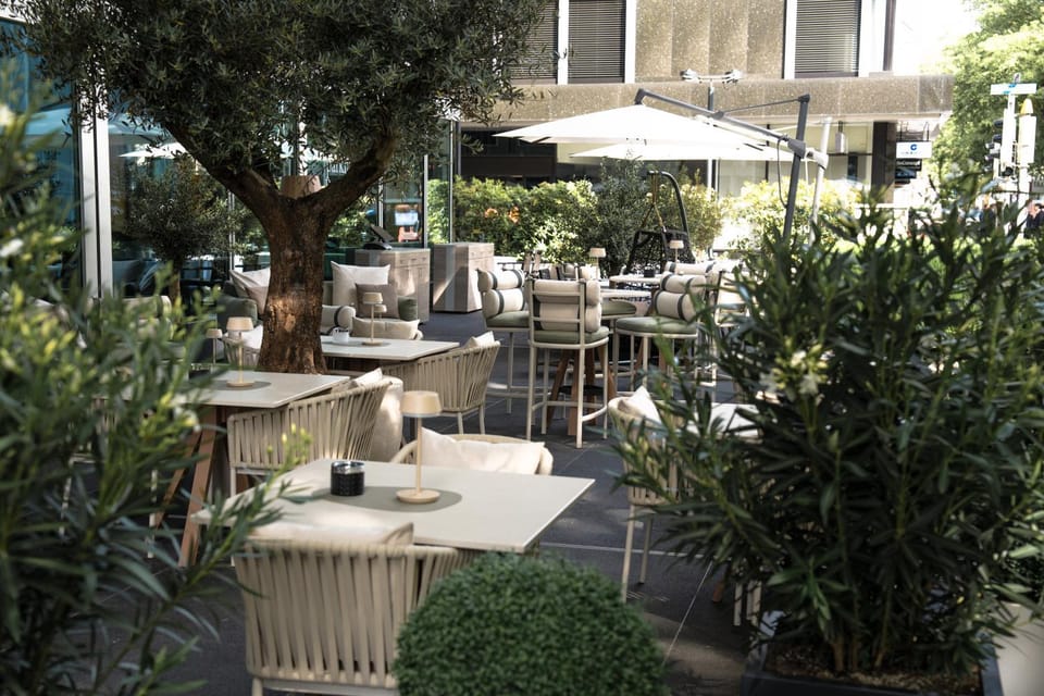 Property building, Patio, Restaurant/places to eat, Garden