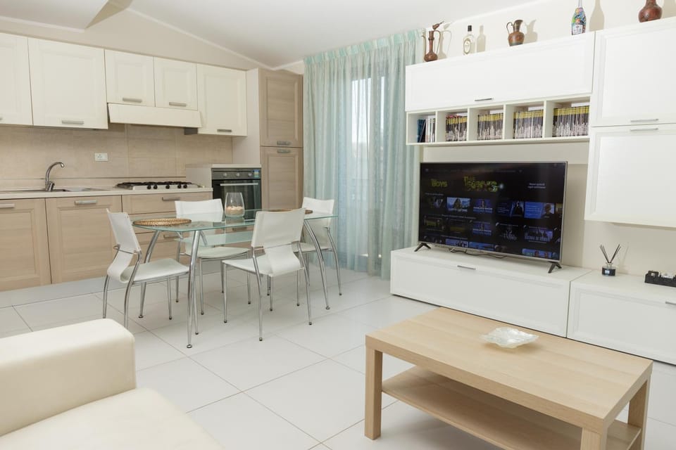 Kitchen or kitchenette, Living room, Dining area