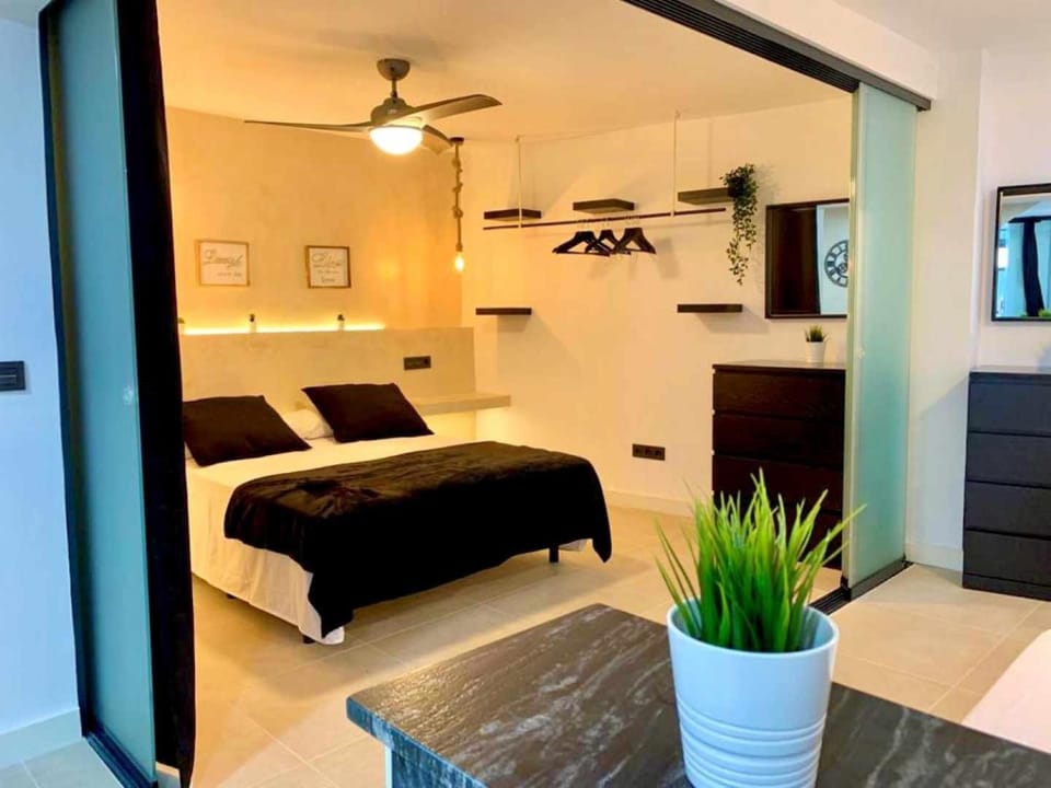 Bed, Photo of the whole room, Bedroom, fireplace
