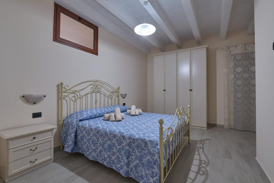 Bed, Photo of the whole room, Bedroom, towels, wardrobe