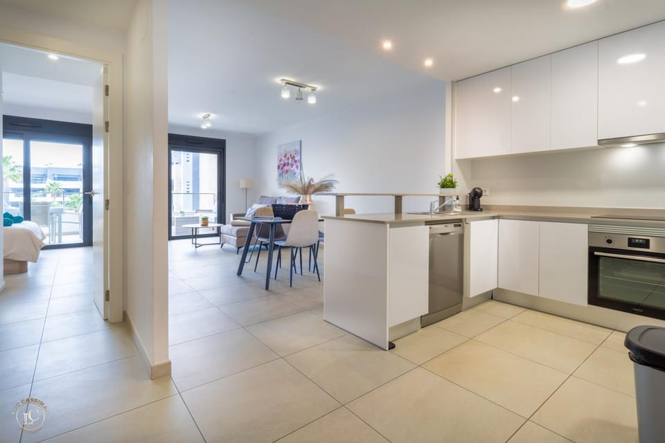 Dining area, kitchen