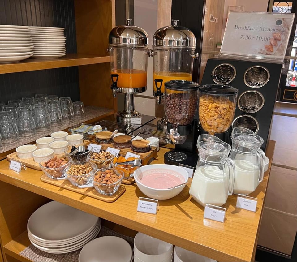 Coffee/tea facilities, Food and drinks, Food, Breakfast, Continental breakfast, Buffet breakfast