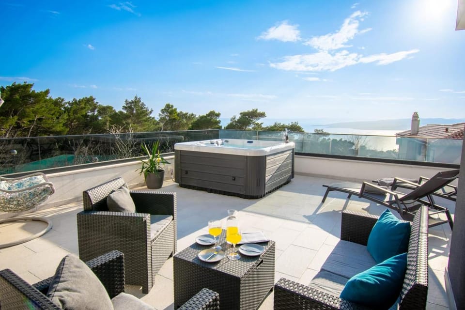 Patio, Natural landscape, View (from property/room), Balcony/Terrace, Seating area, Sea view, sunbed