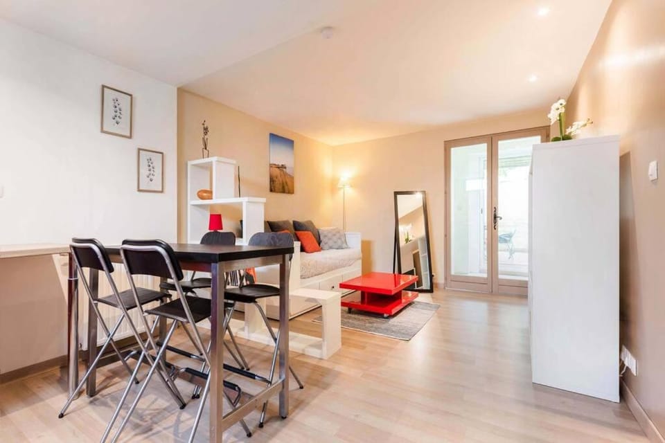 studio next to bordeaux city center with a terrace Apartment in Bordeaux