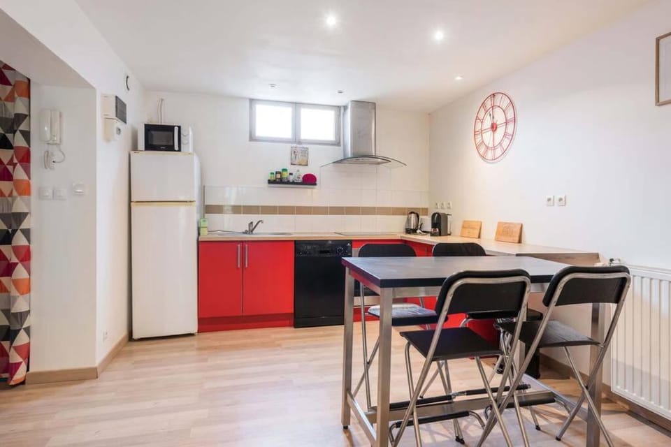studio next to bordeaux city center with a terrace Apartment in Bordeaux