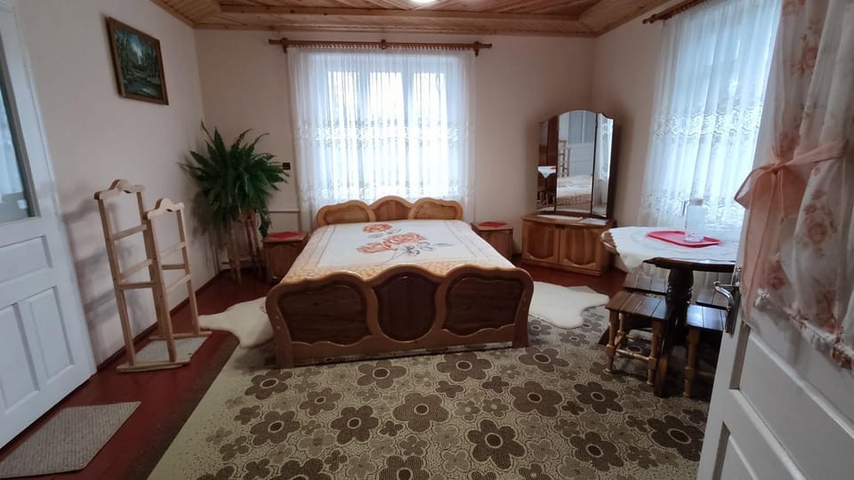 Bat'kivska Hata Bed and Breakfast in Ukraine