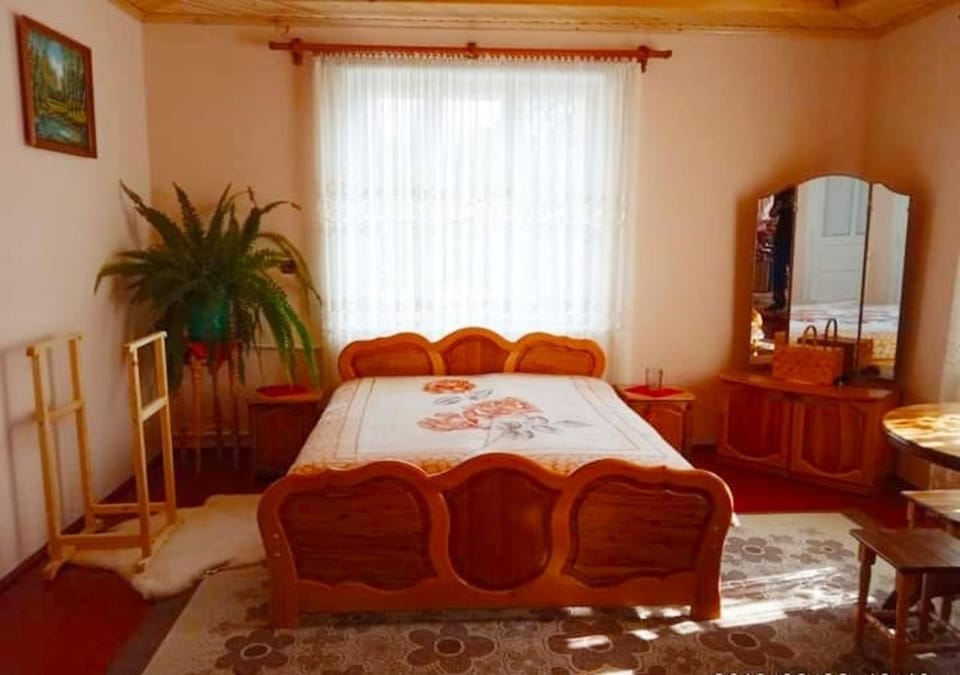 Bat'kivska Hata Bed and Breakfast in Ukraine