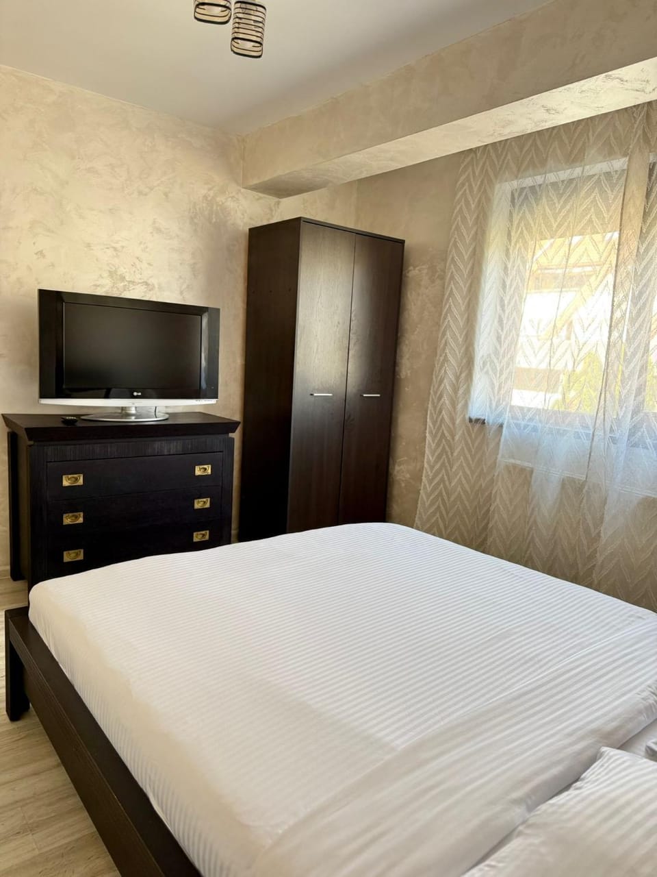 Bed, TV and multimedia, Bedroom, wardrobe