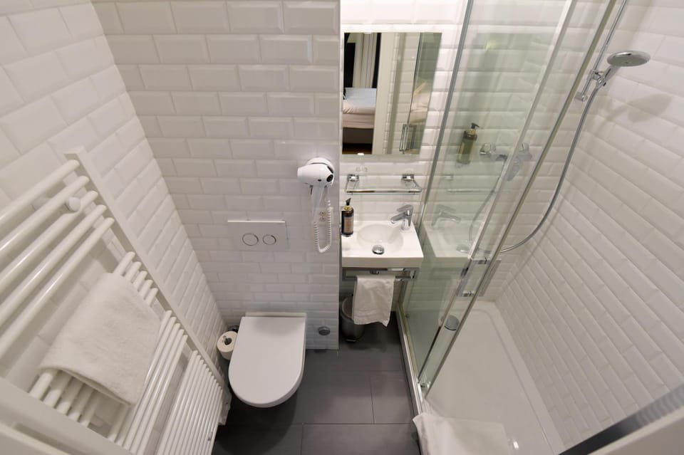 Shower, Bathroom, towels