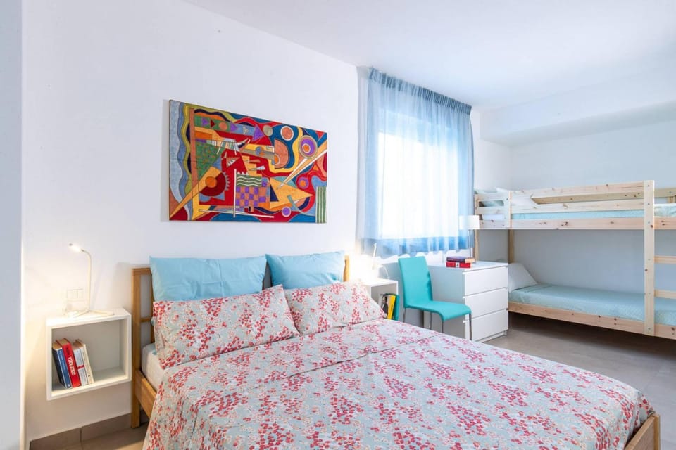 Bedroom, bunk bed