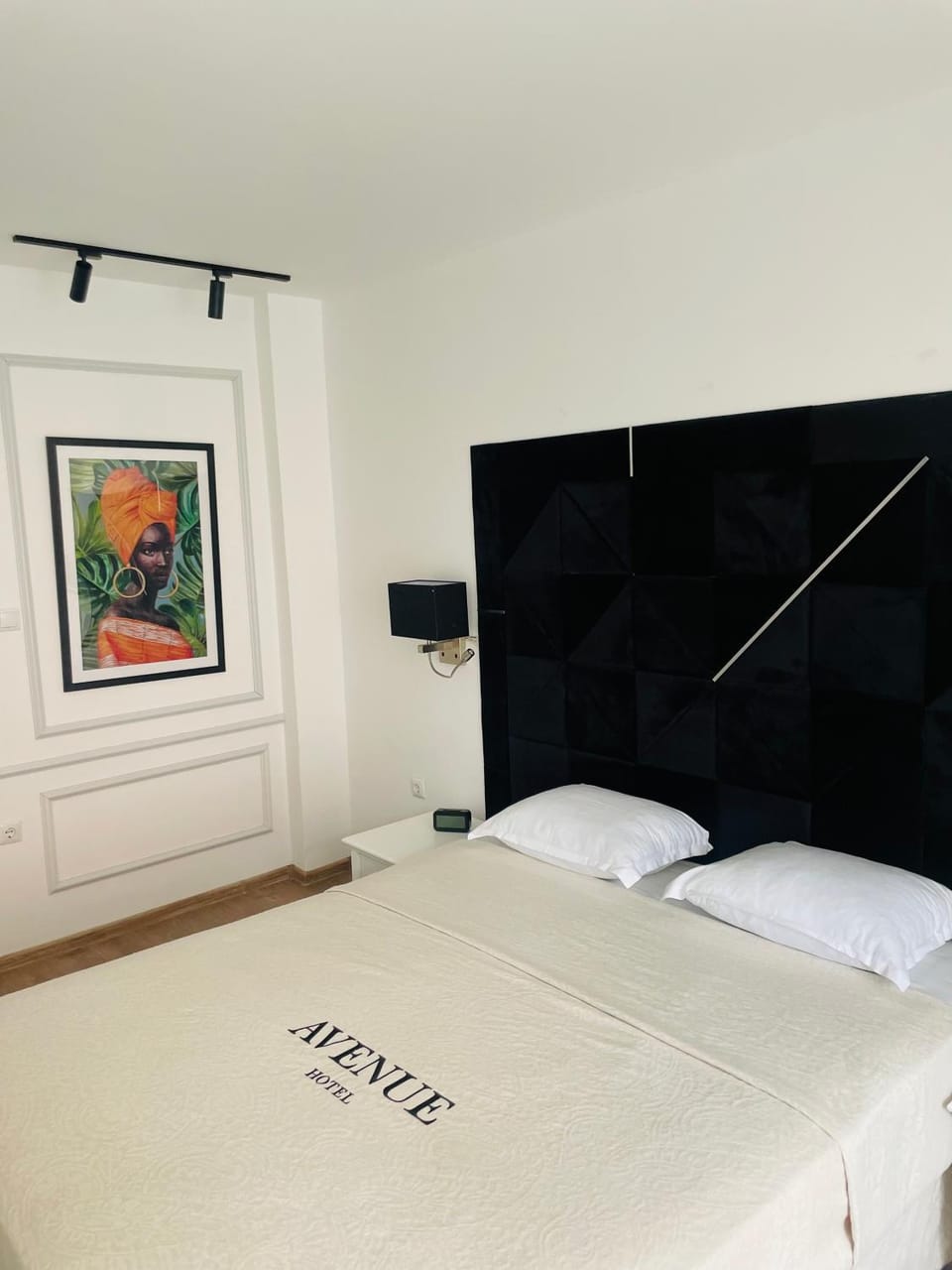 Bed, Photo of the whole room, Decorative detail, Bedroom