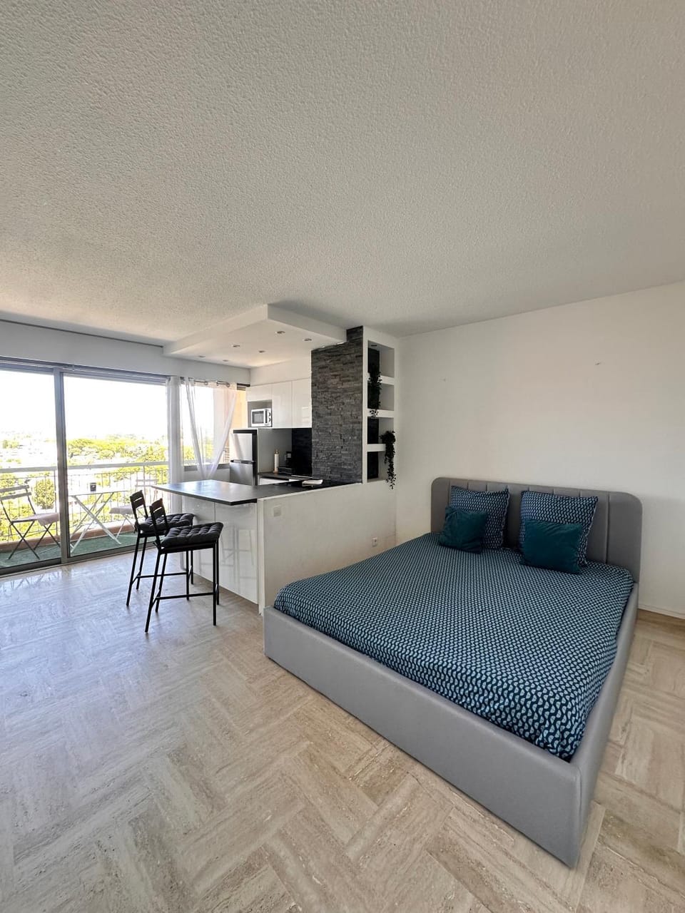 Beau studio dans résidence avec piscine et vue sur la ville - 5min des plages Apartment in Mandelieu-La Napoule