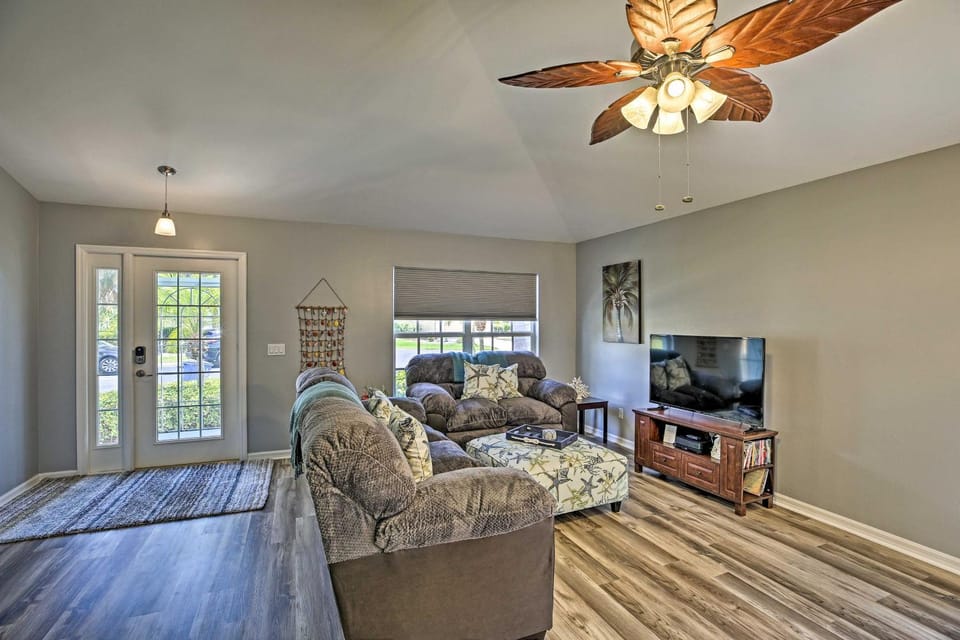 Modern Beach Retreat w/ Pool, Hot Tub, & Patio! House in Iona